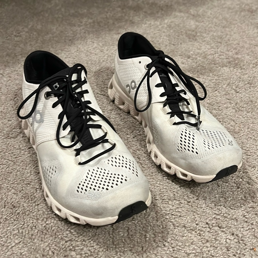 Womens OnCloud Sneakers size 8
